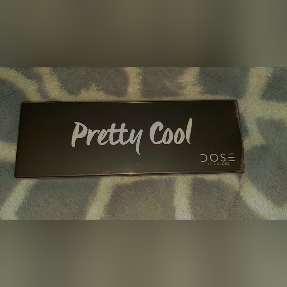 Pretty cool dose of colors eyeshadow pallet